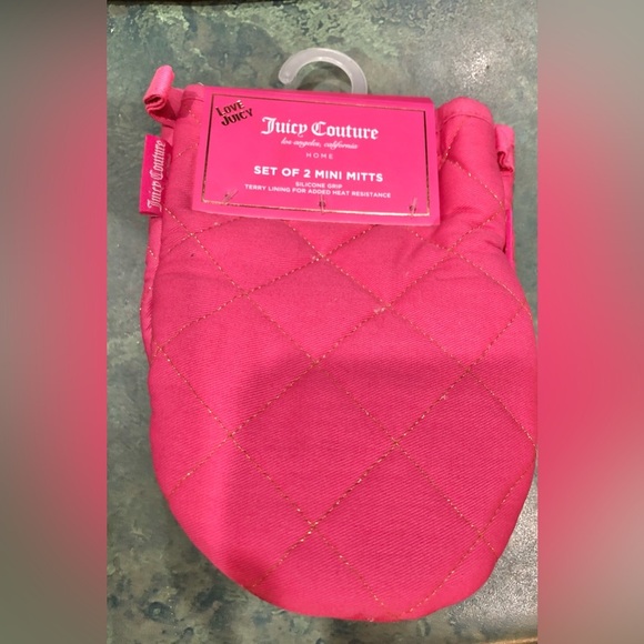 Juicy Couture Barbie pink crown monogram silicon grip‎ mini oven mitts set new - Picture 9 of 11